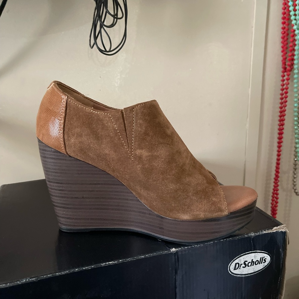 Elegant wedge shoes